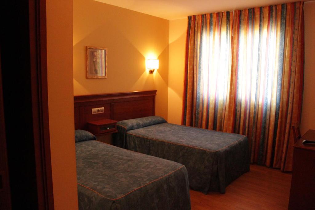 Hostal Tio Pepe II Bembibre  Екстер'єр фото