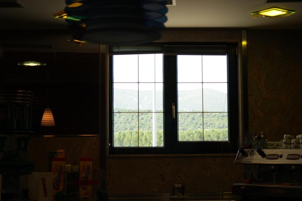 Hostal Tio Pepe II Bembibre  Екстер'єр фото