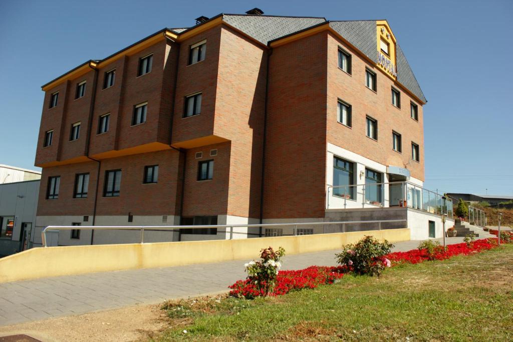 Hostal Tio Pepe II Bembibre  Екстер'єр фото